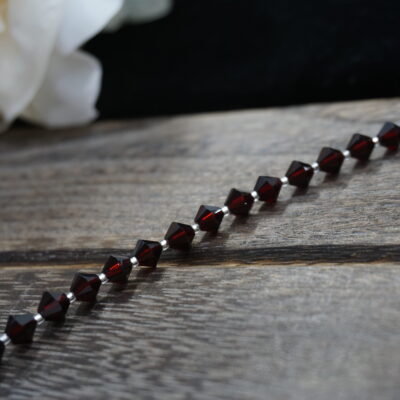 CRYSTAL ISLAND - Garnet